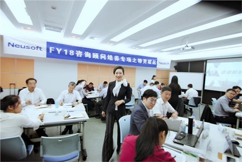 昆明企业礼仪教学班4006250898 云南皇礼礼仪学院